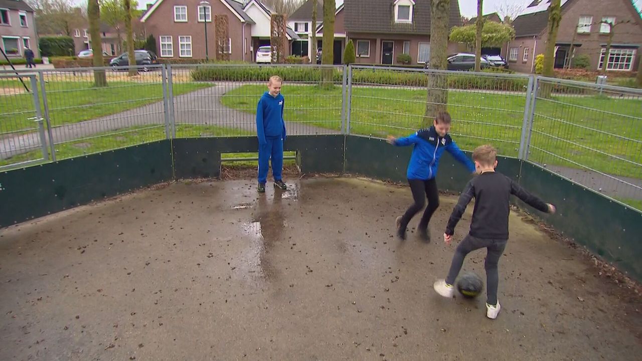 Voetballen in de pannakooi (foto: Omroep Brabant)