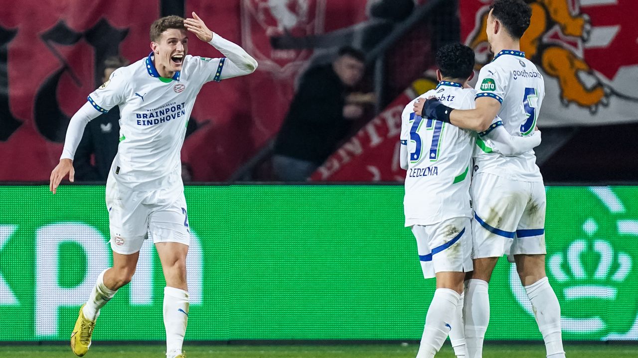 Guus Til maakte een kopgoal. (Foto: Joris Verwijst/Orange Pictures)