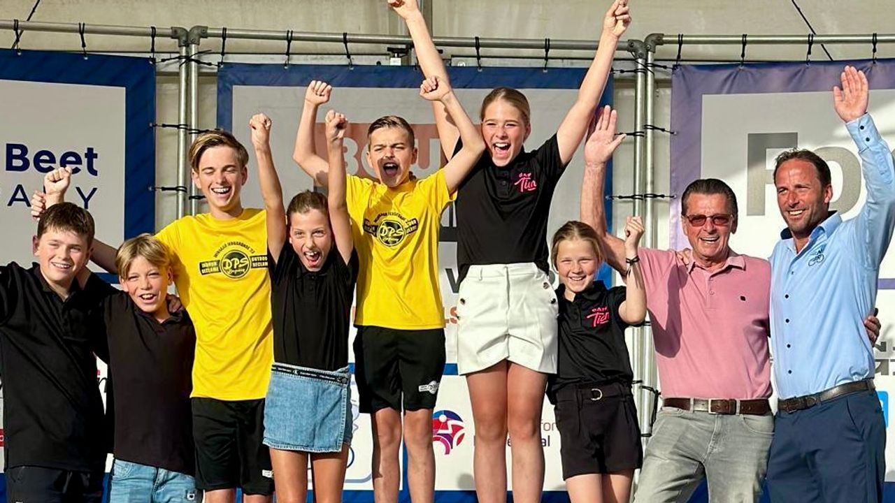 Plezier staat voorop bij de jeugdronde vindt voorzitter Tonny Testers, uiterst rechts in beeld (foto: Stichting Nationale Jeugdronde).