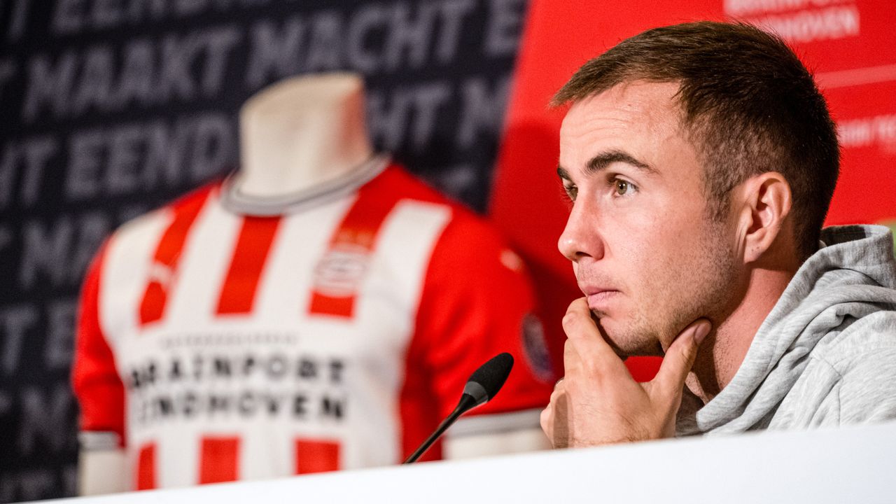 Mario Götze tijdens zijn presentatie bij PSV (foto: ANP).