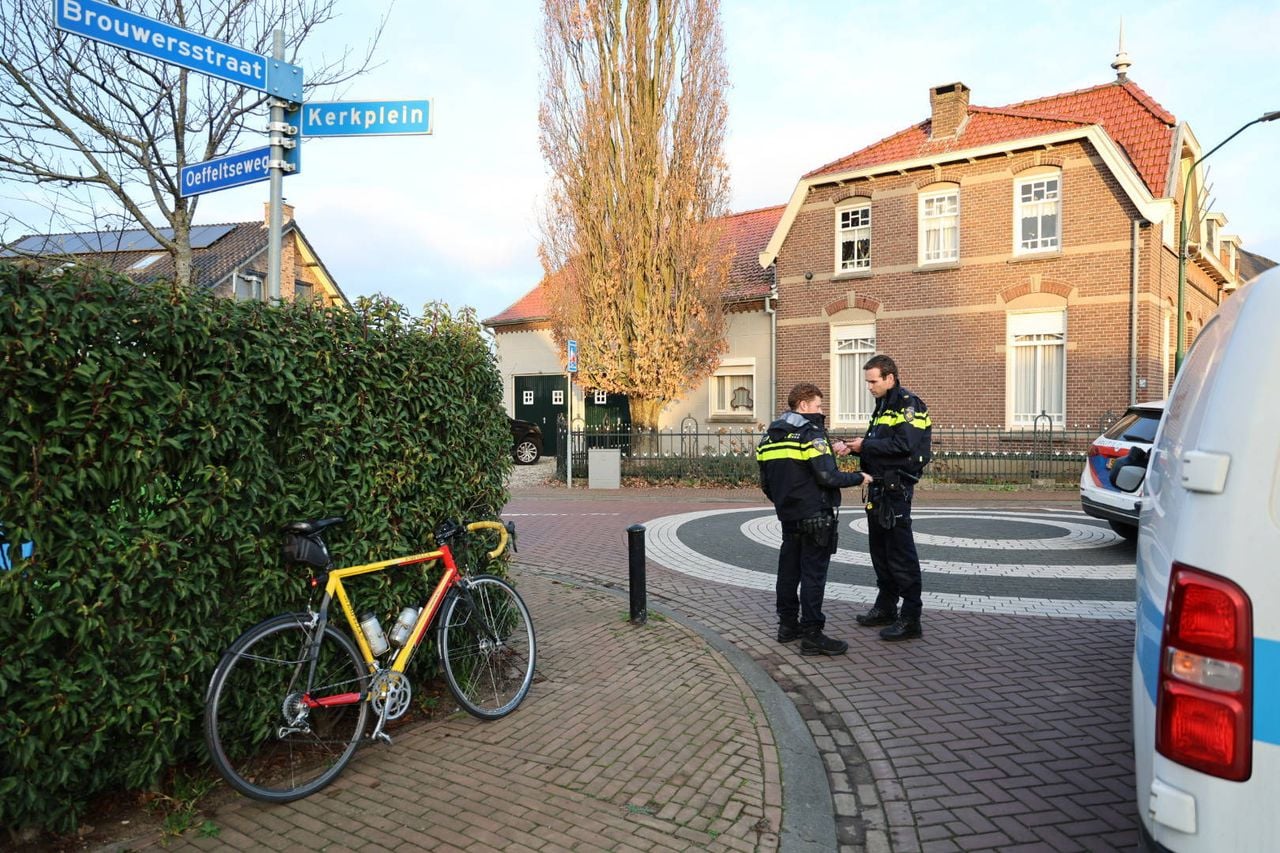 Het ongeluk gebeurde op een kruising ( foto: Saskia Kusters / Persbureau Heitink).