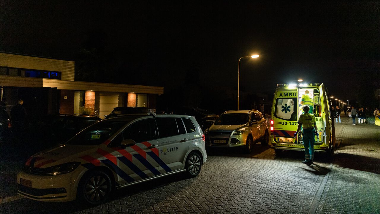 Bij de steekpartij raakte iemand ernstig gewond (foto: Jack Brekelmans/SQ Vision).