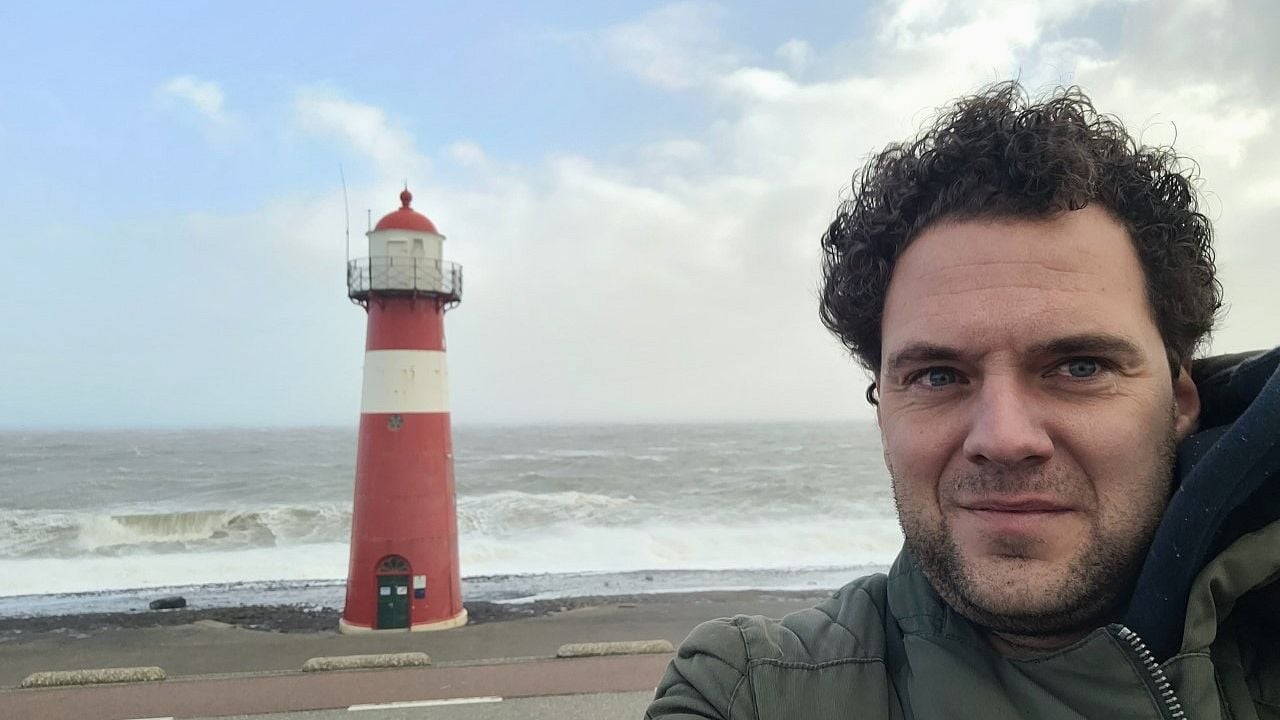 Paul op het strand in Zeeland (foto: Paul Begijn).