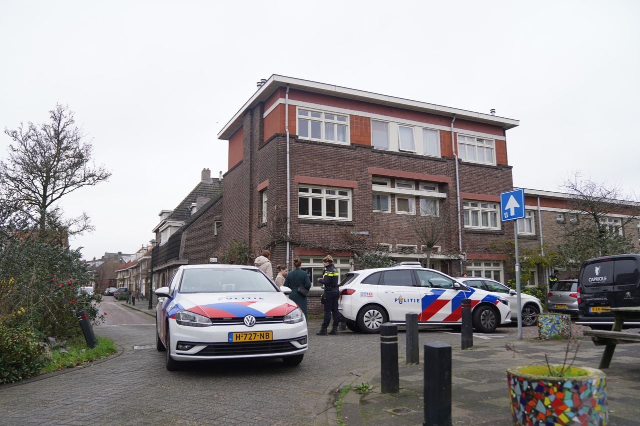 Er kwamen direct twee politiewagens af op de melding (foto: Bart Meesters/Persbureau Heitink).