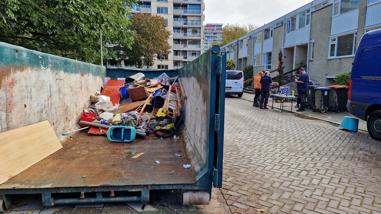 Tijd om de ravage op te ruimen (foto: Tom Berkers).