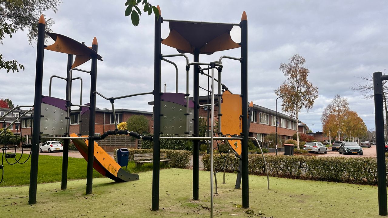 Speeltuinje dat plaats moet maken voor hangplek (foto: Jan Peels).