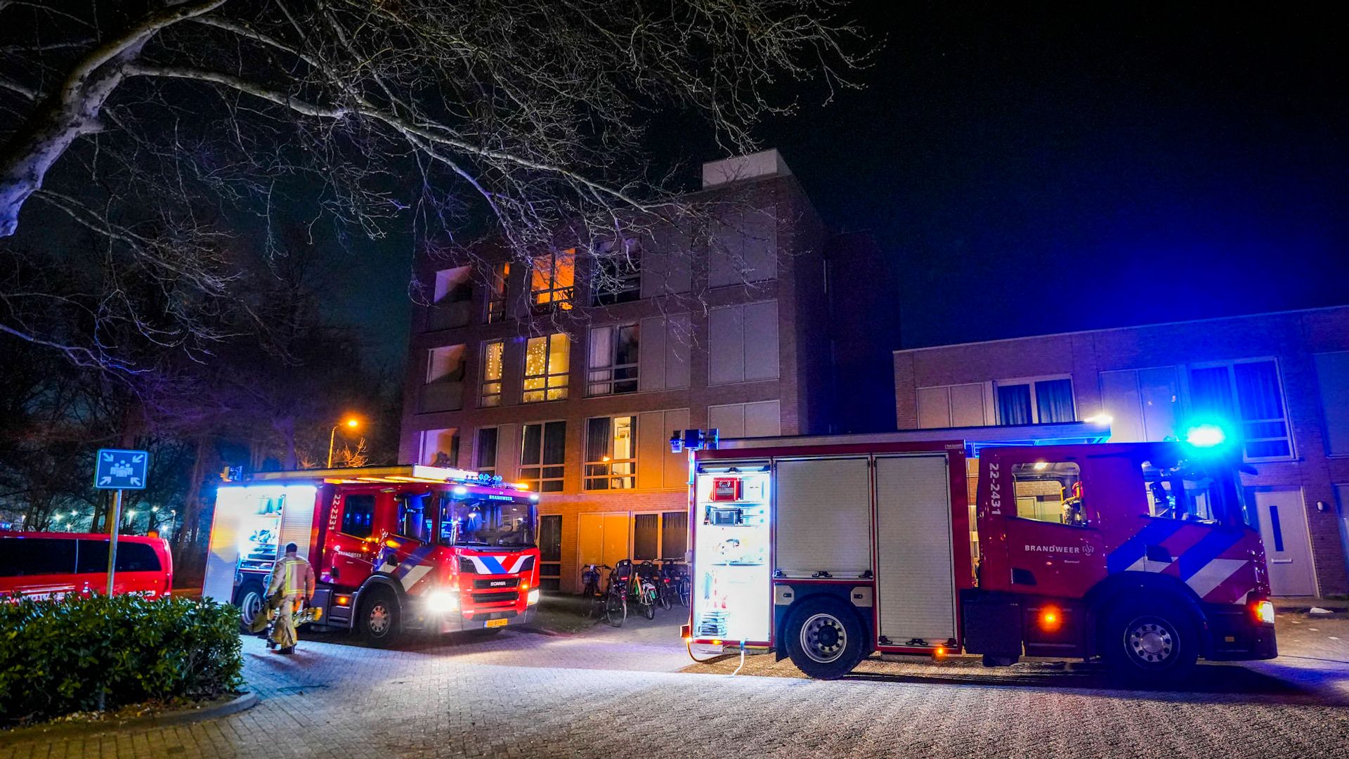 Staircase Fire Forces Residents to Escape via Balcony: Dramatic Evacuation Ensues