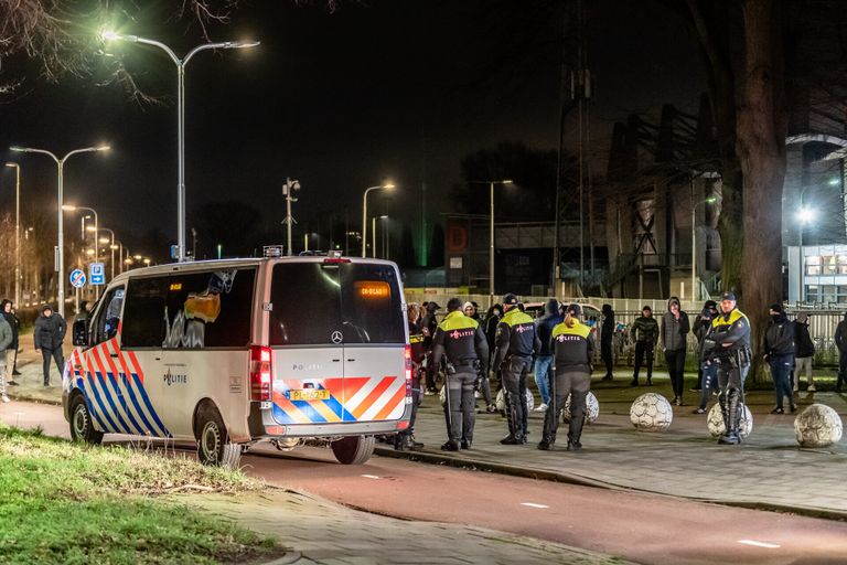 Willem II supporters bij het stadion.