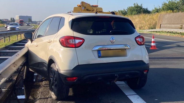 Het ging mis op de A50 bij Veghel (foto: Twitter, Rijkswaterstaat Verkeersinformatie).