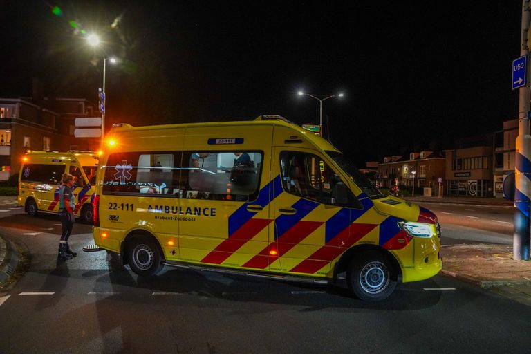 De aanrijding van de fietser vond plaats op de kruising van de Aalsterweg met de Leostraat in Eindhoven (foto: Dave Hendriks/SQ Vision).