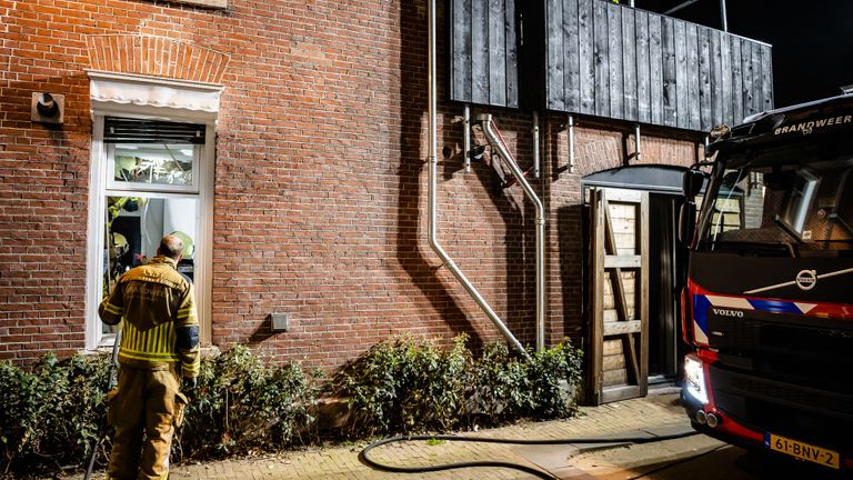 De brandweer kon door snel ingrijpen erger voorkomen bij het huis in Tilburg (foto: Jack Brekelmans/SQ Vision).