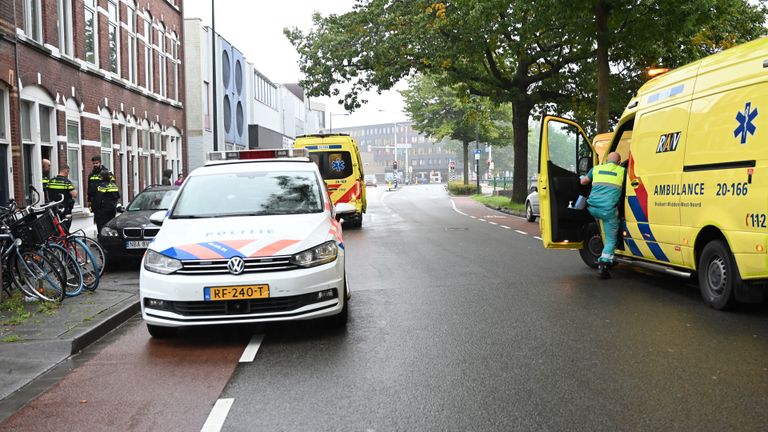 De politie onderzoekt de steekpartij in Breda (foto: Perry Roovers/SQ Vision).