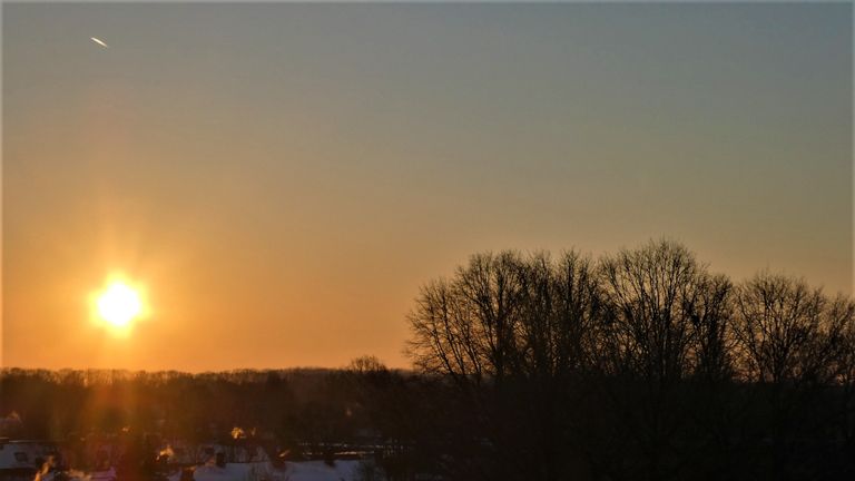 Zonsopkomst in Waalwijk (Foto: Martha Kivits).