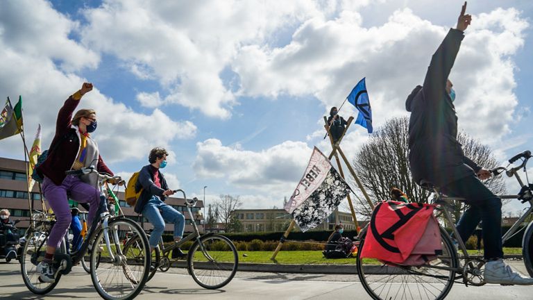 De actie van Extinction Rebellion begon rond kwart over een zaterdagmiddag (foto: SQ Vision).