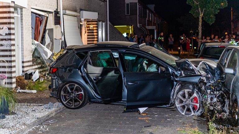 De crash vond rond vier uur donderdagnacht plaats. (foto: Jack Brekelmans/SQ Vision).