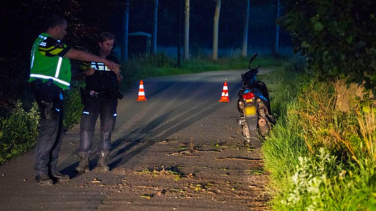 Het ongeluk op de Loopstraat in Gemonde gebeurde rond drie uur 's nachts (foto: Sander van Gils / SQ Vision).