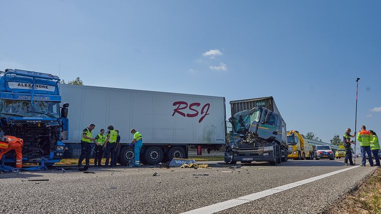 Twee van de betrokken vrachtwagens (foto: Tom van der Put/SQ Vision).