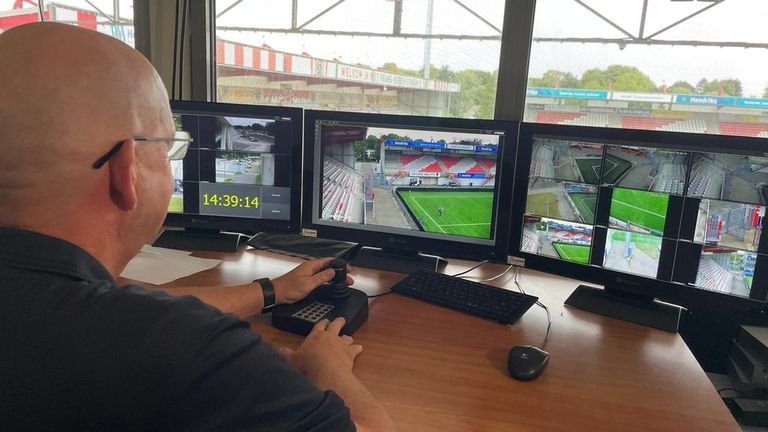 Ron Verhagen in de commandokamer (foto: Imke van de Laar).