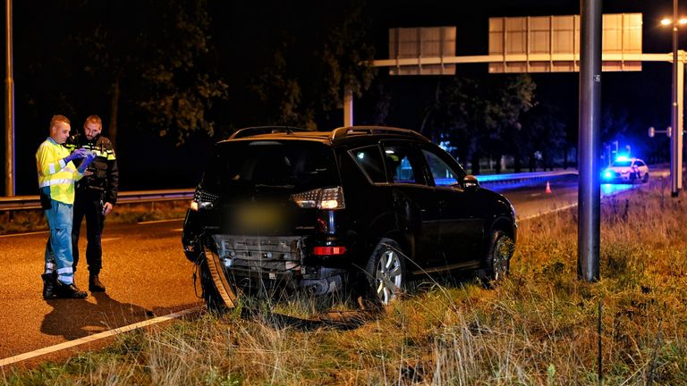 De auto waarin de gewonden zaten, werd voor het stoplicht van achteren aangereden (foto: Toby de Kort/SQ Vision).