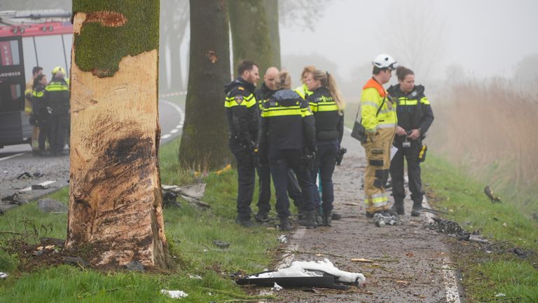 Het ging zaterdagochtend mis op de Hustenweg in Maren-Kessel (foto: Gabor Heeres/SQ Vision).