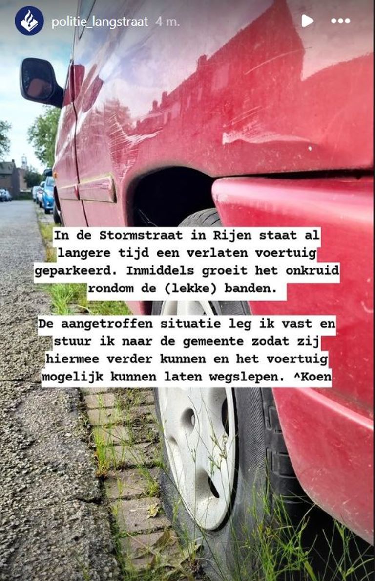 De verlaten auto in Rijen (foto: Instagram politie Langstraat).