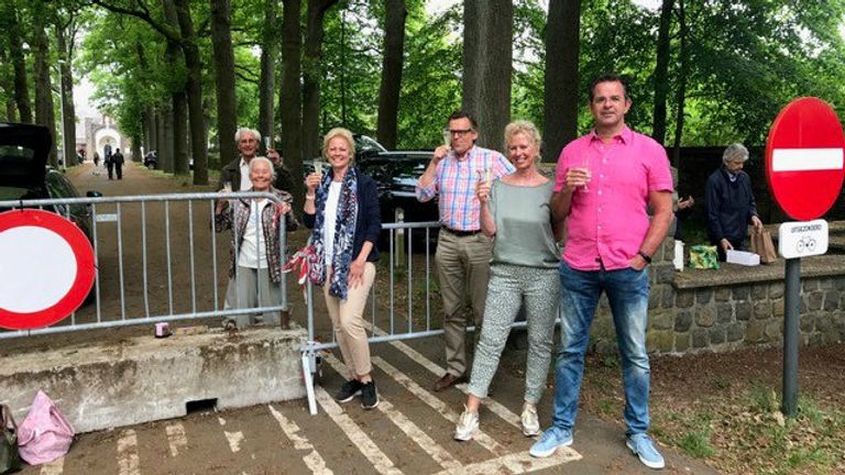 Lydia en Ed met hun twee dochters en schoonzoons (Foto: Ester Jansen).