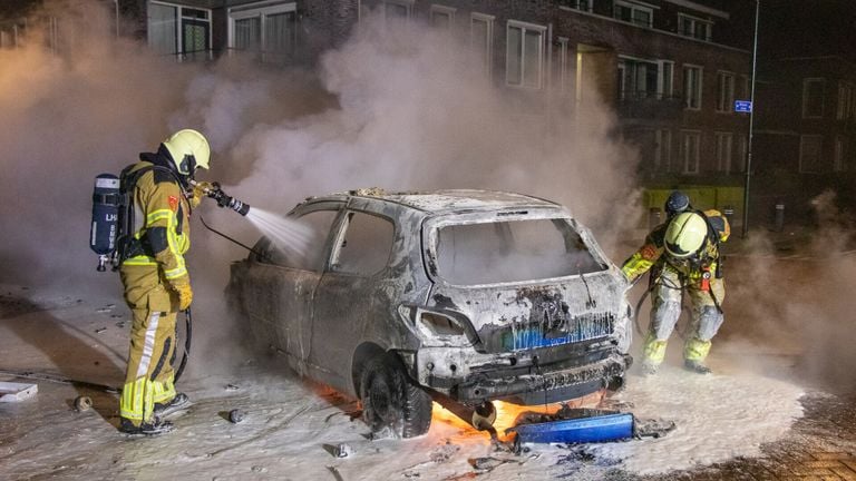 De brandweer bluste het vuur in Veen (foto: SQ Vision)