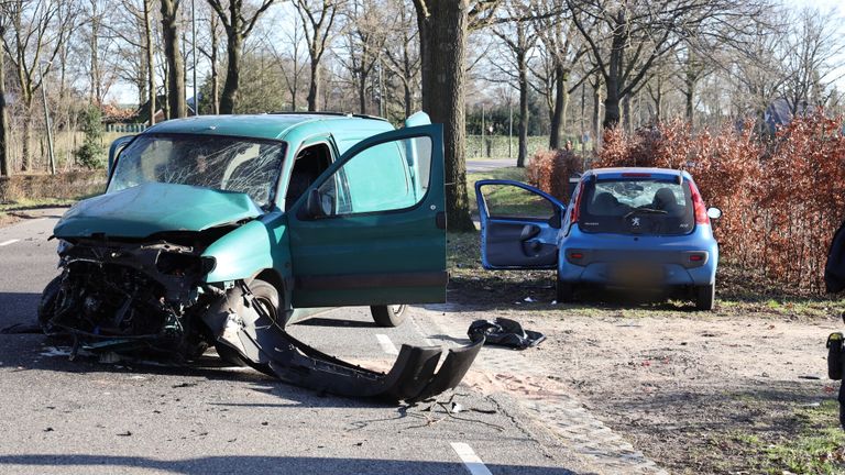 Op 8 februari raakten 3 mensen gewond bij een ongeluk in Erp (Foto: Marco van den Broek / SQ Vision).
