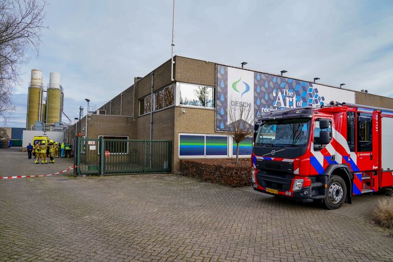 Het bedrijfsongeluk vond plaats aan de Altenastraat in Waalwijk (foto: Jurgen Versteeg/SQ Vision).