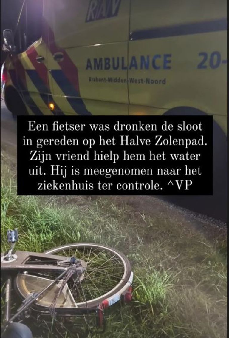 De fietser is na zijn val in de sloot in Waalwijk naar een ziekenhuis gebracht voor controle (foto: Instagram politie Langstraat).