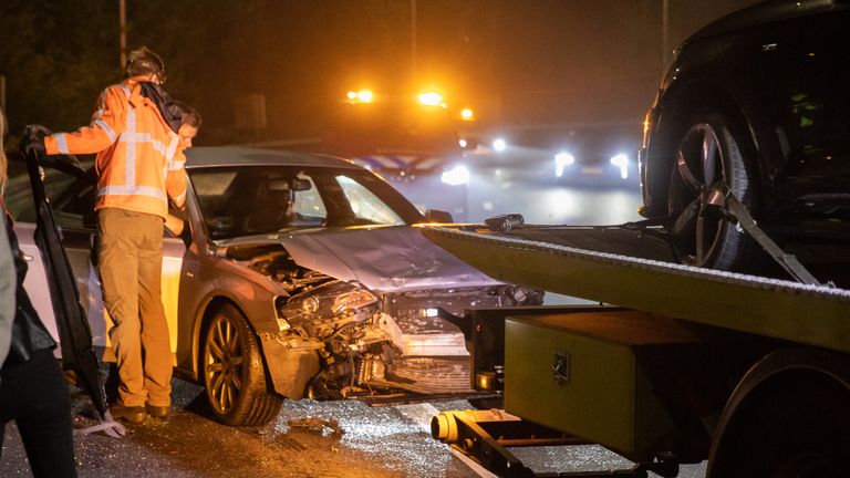 Beide auto's raakten bij de botsing op de A58 bij Roosendaal zwaar beschadigd (foto: Christian Traets/SQ Vision).