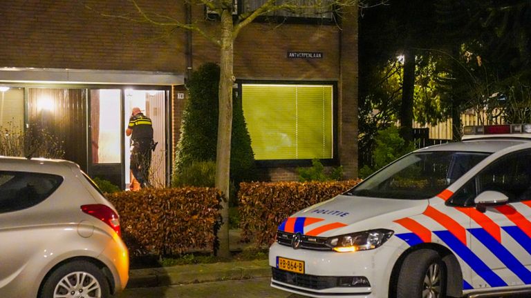 De overval in de Eindhovense Antwerpenlaan vond rond tien uur woensdagavond plaats (foto: Dave Hendriks/SQ Vision). 