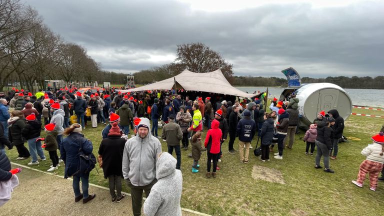 Drukte ondanks de wind (foto: Raymond Merkx).