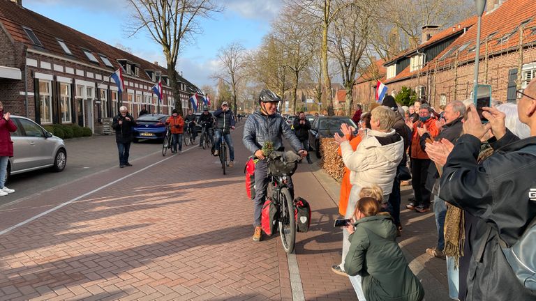Anfred komt thuis aan (Foto: René van Hoof)