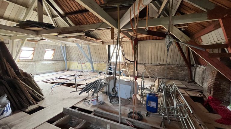 De zolder heeft nog veel liefde nodig (foto: Raymond Merkx).