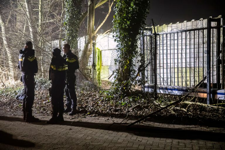 Het slachtoffer zou zijn  gevonden achter de afrastering van een bedrijf aan het Oude Beeksepad in Goirle. 