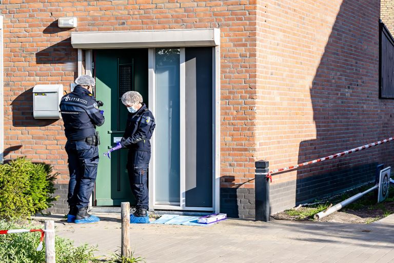 Bij de overval aan het Pater Van den Elsenplein in Tilburg raakten twee mensen gewond. 