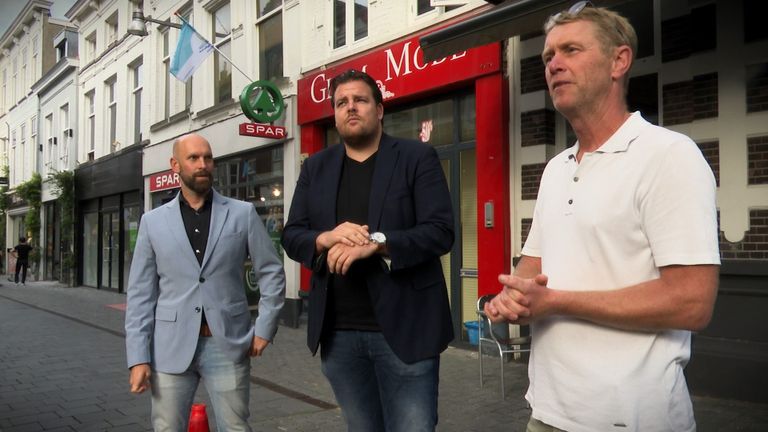 Wethouder Adank, horecaman De Vos en centrummanager Vermeulen in Breda. (foto: Raoul Cartens)