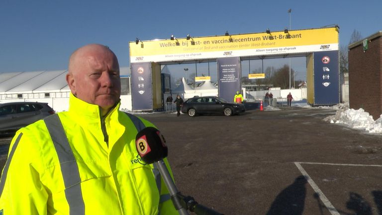 Frank Geelen van Renewi voor te test- en vaccinatiestraat in Bergen op Zoom (foto: Raoul Cartens).