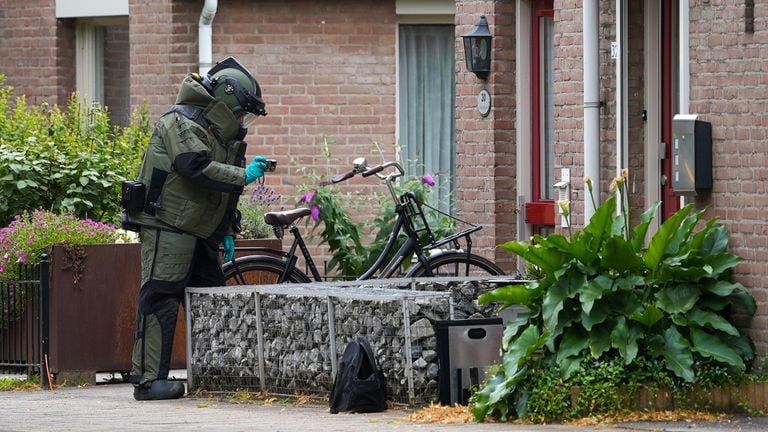 De EOD nam een kijkje bij het voorwerp (foto: SQ Vision).