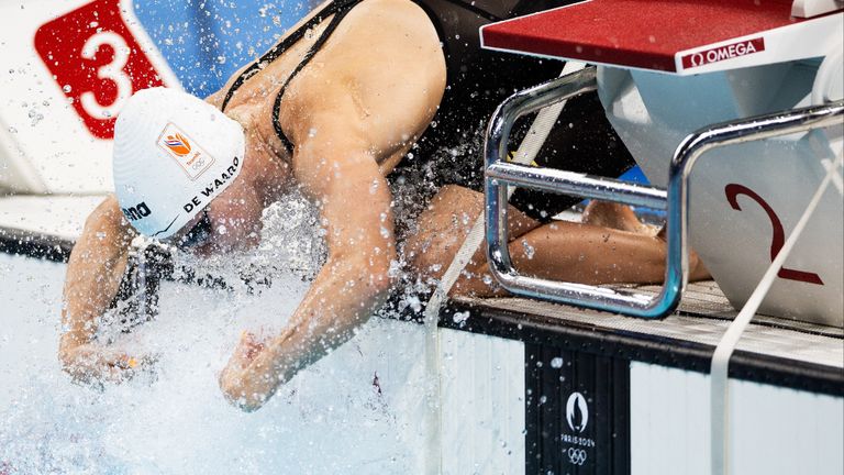 Maaike de Waard plaatst zich voor halve finale 100 meter rugslag (Foto: ANP)