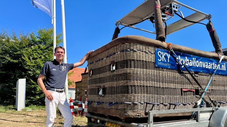 Daan van Loosbroek naast een mand voor 12 personen. (foto: Raoul Cartens)