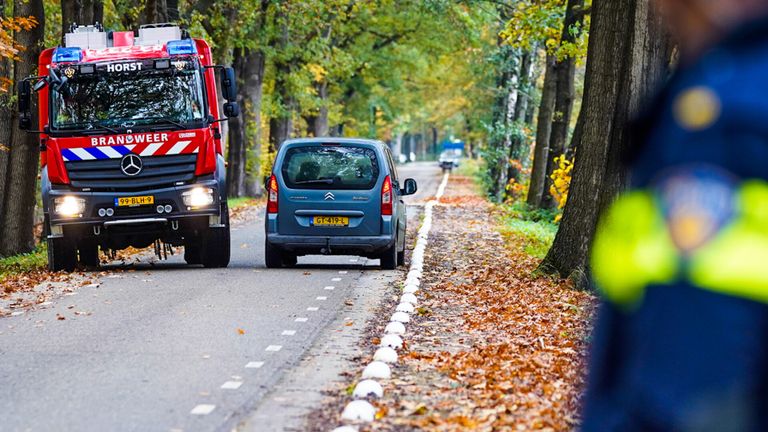 Na de vondst van het drugsafval werden verschillende hulpdiensten opgeroepen (foto: Dave Hendriks/SQ Vision).