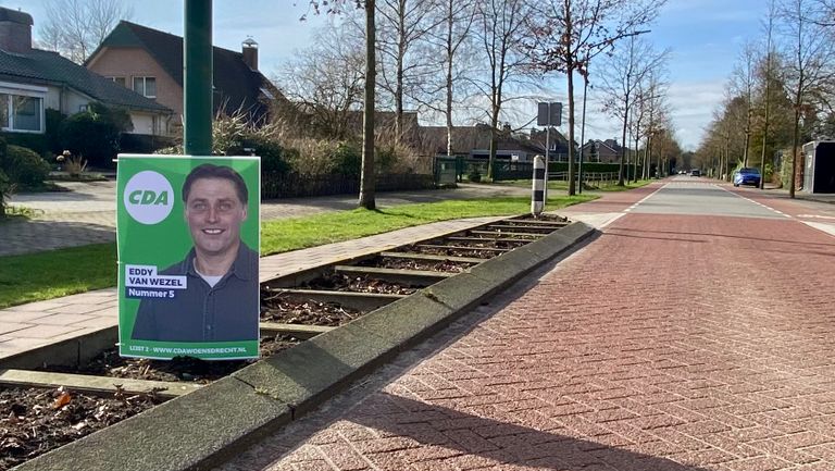 Een CDA bord op een verkeersheuvel (foto: Erik Peeters)