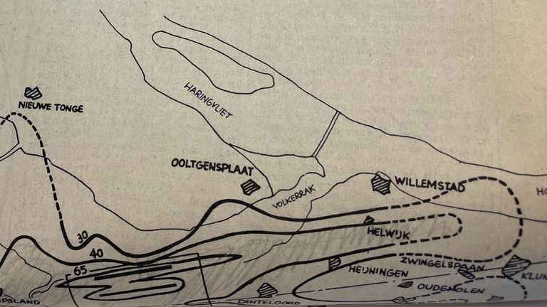 De start- en landingsbanen (zwarte strepen links onder) zouden ten westen van Dinteloord moeten komen.