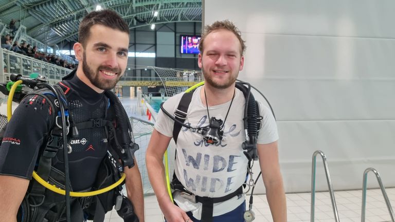 Wesley en Roeland van Duikteam Eindhoven zijn erg blij met het NK in hun thuisbad (foto: Omroep Brabant).