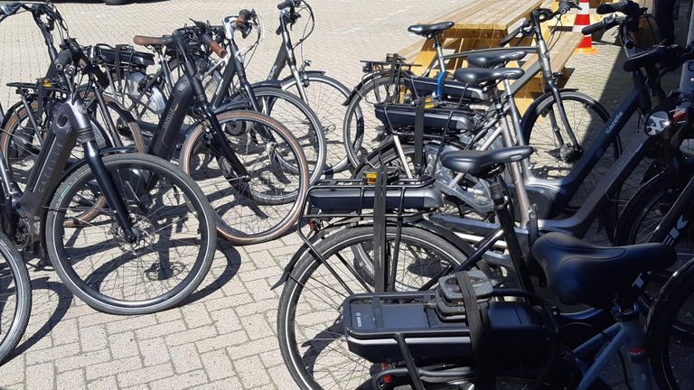 De gevonden fietsen (foto: Politie Helmond/Facebook).