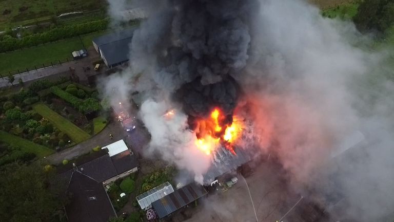 Een gigantische klus om het vuur te blussen (foto: Bart Meesters/Meesters Multi Media/SQ Vision).