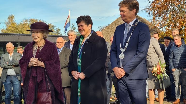 Prines Beatrix, Commissaris van de Koning Ina Adema en burgemeester Michiel van Veen (foto: Noël van Hooft)