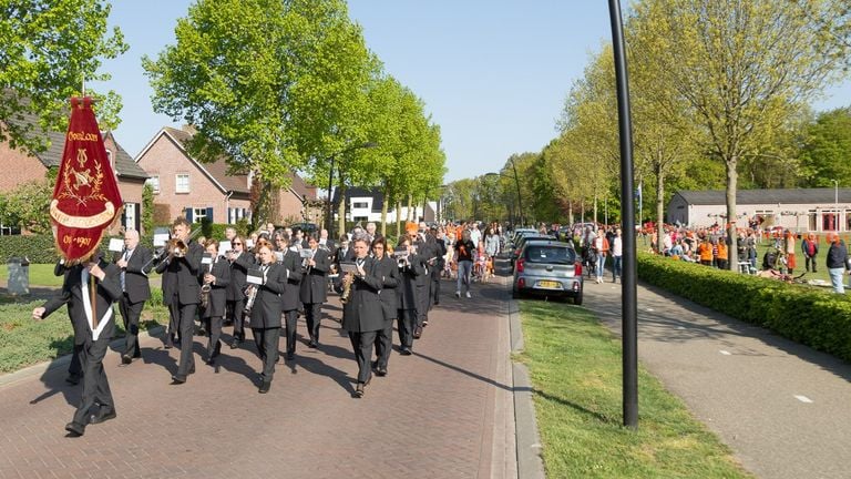 Optocht in Overloon (foto: Albert Hendriks).